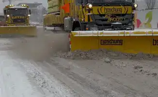 Снежная буря в Алматы: дорожные службы работают над восстановлением проходимости