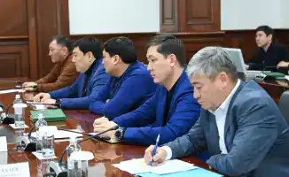 Обсуждение вопросов работы коммунальной сферы и обеспечения безопасности услуг на совещании