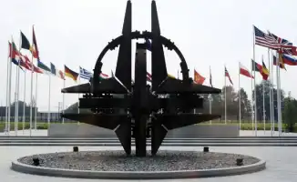 Франция на распутье: политический маятник качается в сторону выхода из НАТО