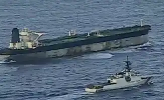 США опубликовали видео захвата танкера Marinera, следовавшего под российским флагом: над судном кружат вертолёты.