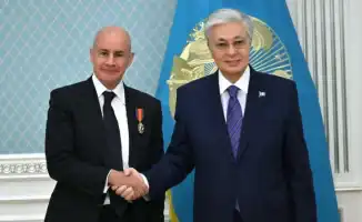 Токаев наградил президента Международной федерации лыжного спорта и сноуборда орденом в Акорде