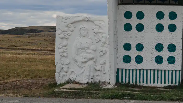 Остановка с барельефом 'Женщина и младенец' в районе села Ишимка, Акмолинская область