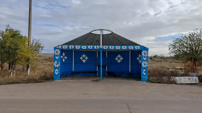 Современная остановка в виде юрты. Город Аркалык, Костанайская область