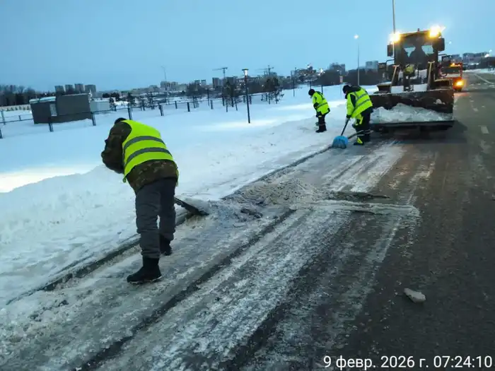 Около двух тысяч дорожных рабочих задействовано в снегоуборке в Астане (9)