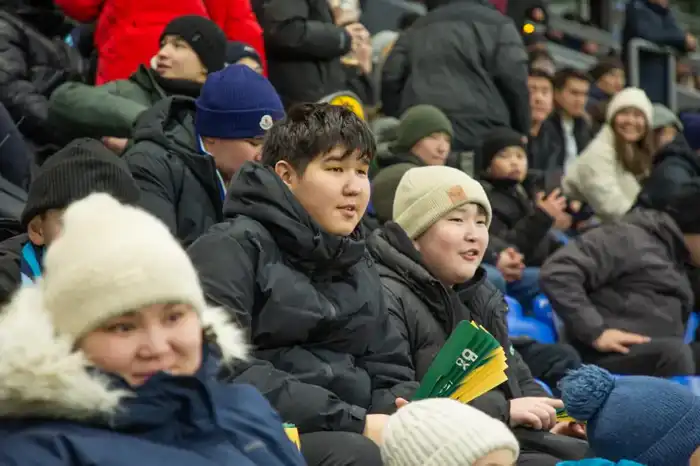 Масштабную патриотическую акцию в поддержку конституционных реформ провели во время футбольного матча в Астане (10)