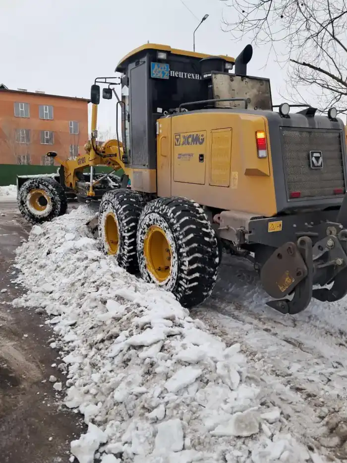 В Астане в снегоуборочных работах задействовано около 1,7 тысячи единиц спецтехники (7)