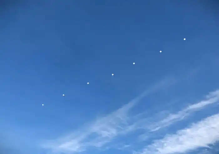 Десантирование 196 солдат срочной службы с высоты 800 метров Павлодаре