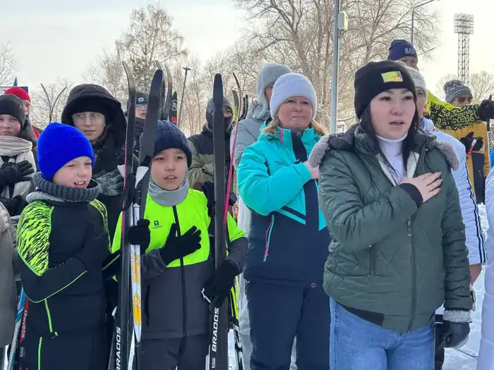 Массовый лыжный забег в Акмолинской области как символ поддержки спортсменов перед Олимпиадой 2026 Павлодаре