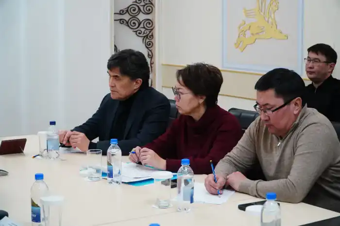 Обсуждение мер по помощи пострадавшим в Щучинске на выездном заседании оперативного штаба Павлодаре