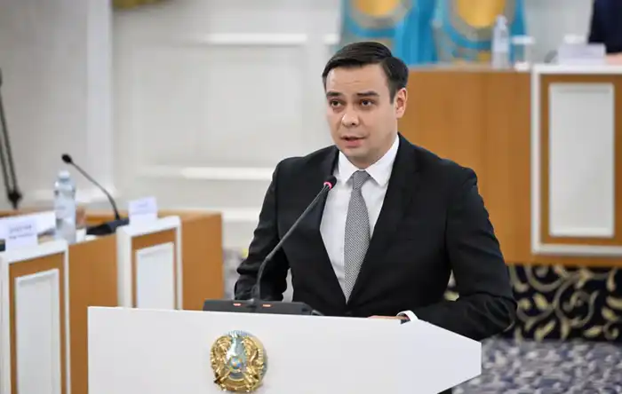 Артур Ластаев призывает к конституционной защите прав человека на жильё и предлагает вынести проект новой Конституции на референдум Павлодаре