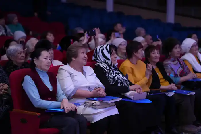 «Серебряный университет»: в Актобе начался учебный сезон для граждан старше 50 лет (3)