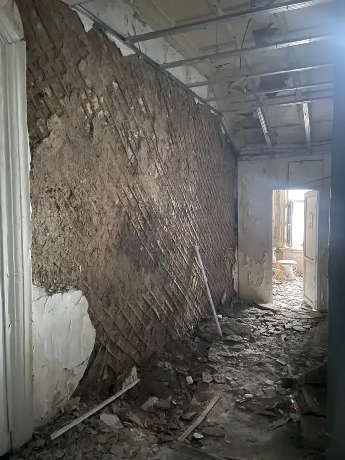 Демонтаж аварийного здания в Алматы завершён: здание 1908 года постройки признано непригодным Павлодаре