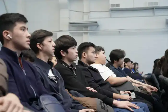 «Закон и порядок»: звезды команды КВН «Астана» рассказали студентам о вреде наркотиков (8)