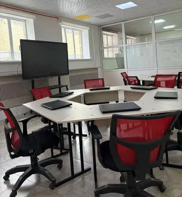 Лаборатория будущего: карагандинские студенты осваивают цифровые технологии (6)