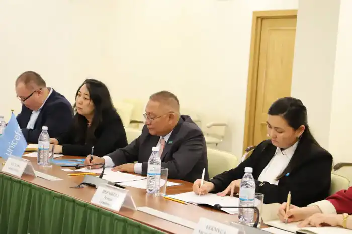А. Ертаев встретился с представителем ЮНИСЕФ в Казахстане Р.М. Сарваром (4)