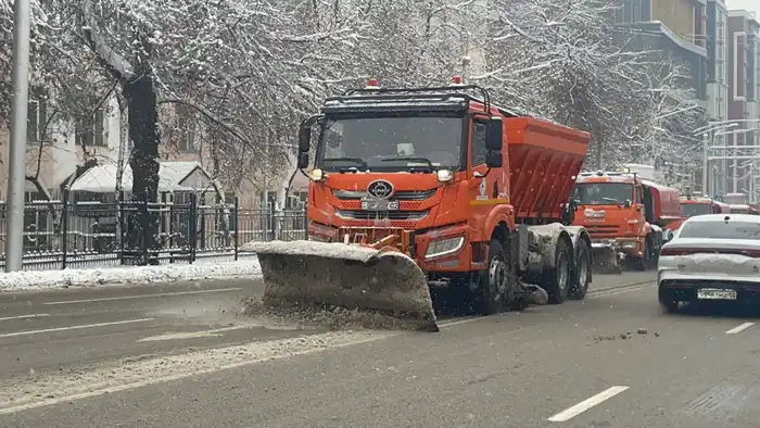 Алматы усиливает борьбу со снегом: массовая очистка улиц может улучшить транспортную ситуацию Павлодаре