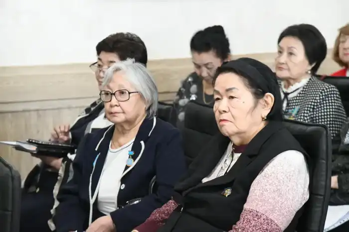 В Совете ветеранов столичного района Алматы отчитались о работе за пять лет (6)