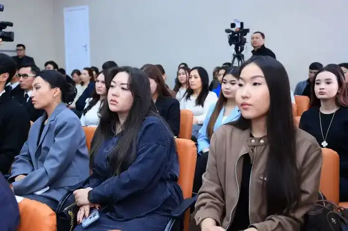 Эксперты и лидеры молодёжи Карагандинской области выразили поддержку принятию новой Конституции (2)