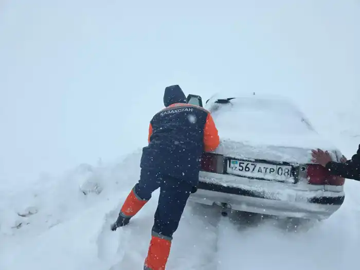 За последние десять дней из снежных заносов спасено и эвакуировано 145 человек (2)