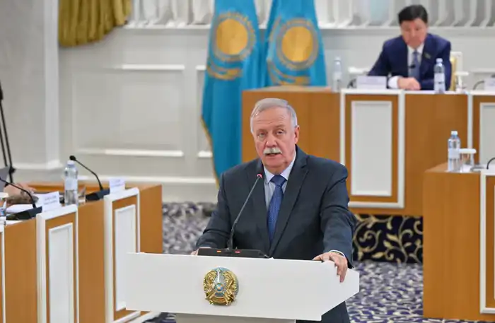 Участие профессора Виктора Малиновского в обсуждении прав человека и международных договоров в новой Конституции Казахстана Павлодаре