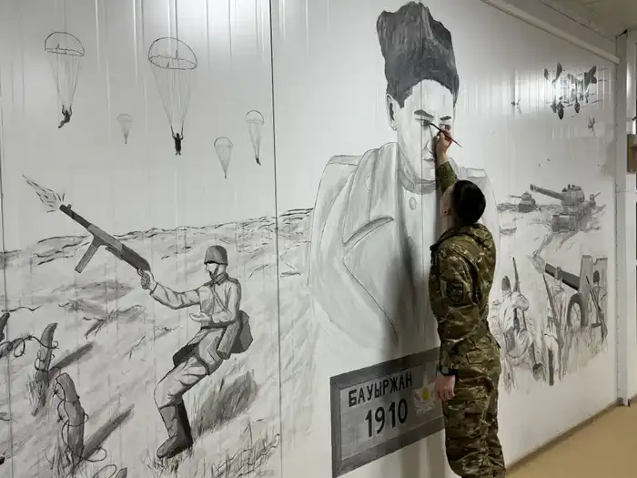 Служба в строю и искусство: матрос морской пехоты создает картины о героях истории Казахстана (3)
