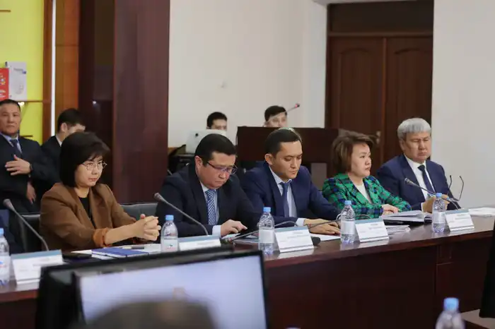 Ербол Карашукеев провёл встречу с председателем президиума «Атамекен» и предпринимателями (9)