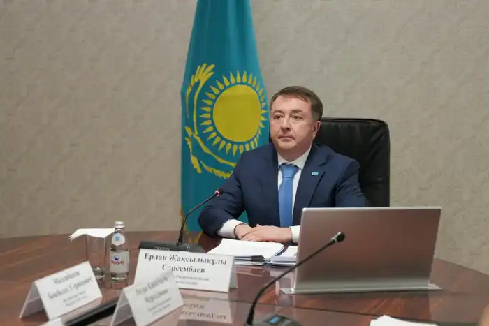 Под председательством Министра юстиции РК Ерлана Сарсембаева состоялось аппаратное совещание по обсуждению Конституционной реформы (5)