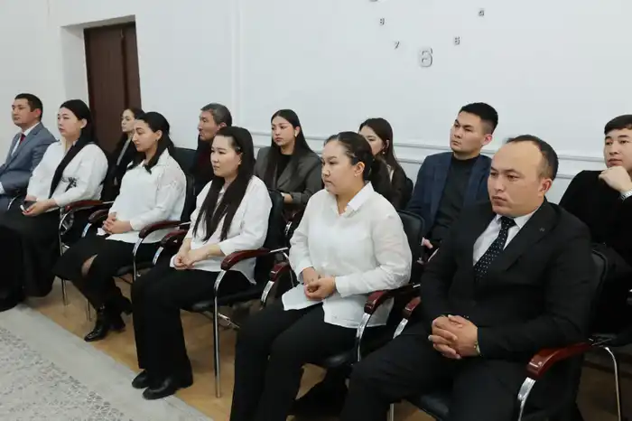 Активное участие молодежи в обсуждении конституционных реформ: встреча акима области в Меркенском районе Павлодаре