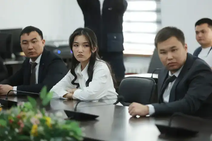 Конституционные реформы и роль молодежи: встреча акима области в Меркенском районе (4)