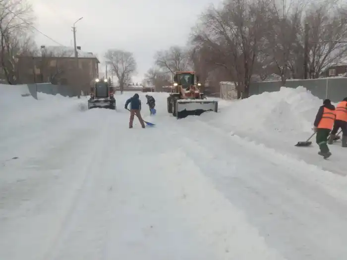 Около двух тысяч дорожных рабочих задействовано в снегоуборке в Астане (2)