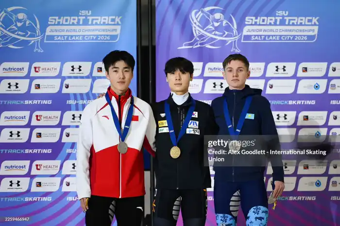 Мировой рекорд на чемпионате мира: юниор из столицы России завоевал бронзовую медаль в шорт-треке Павлодаре