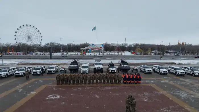 Глава МЧС вручил спасателям Актюбинской области ключи от новой техники (2)