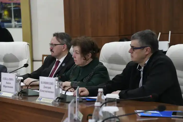 Значение Дня благодарности в укреплении общественного согласия обсудили за круглым столом в Астане (6)