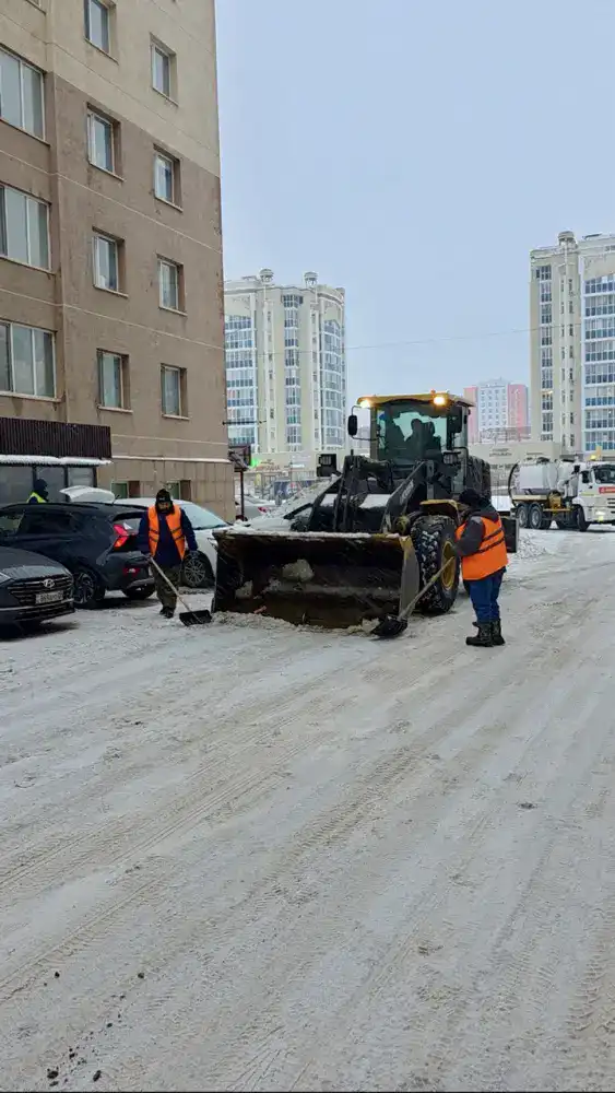 Более 1 700 единиц спецтехники задействованы в уборке снега в Астане (8)