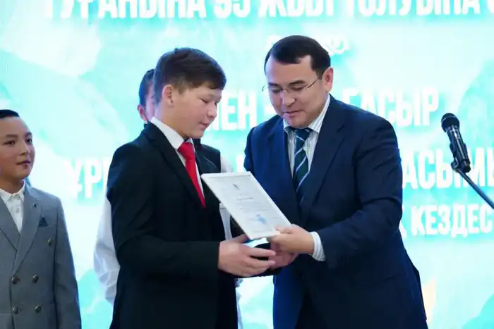 В Алматы состоялась литературно-поэтическая встреча, посвященная 95-летию выдающегося представителя казахской поэзии Мукагали Макатаева (2)