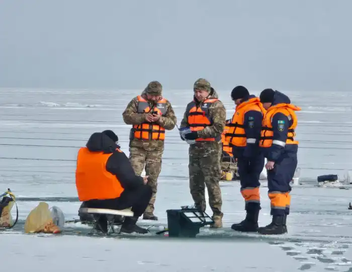 Лёд не шутит: спасатели на страже безопасности! Павлодаре