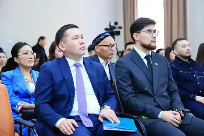 Эксперты и лидеры молодёжи Карагандинской области выразили поддержку принятию новой Конституции (8)