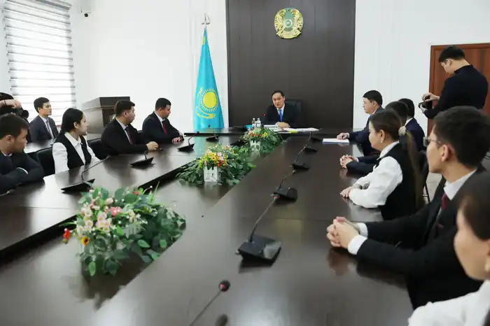 Конституционные реформы и роль молодежи: встреча акима области в Меркенском районе (2)