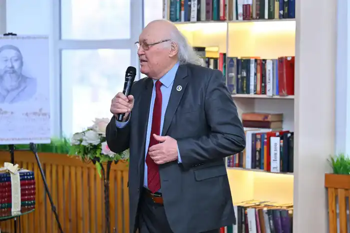 Аким области встретился с местными поэтами и писателями (6)