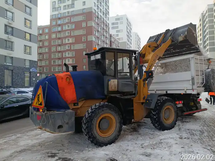 Более тысячи единиц спецтехники задействовано в снегоуборочных работах в Астане (6)