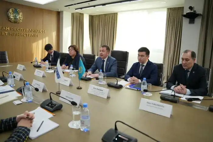 Встреча Ерлана Сарсембаева и Ульви Ахундлу обсуждение референдума по Конституции Казахстана Павлодаре