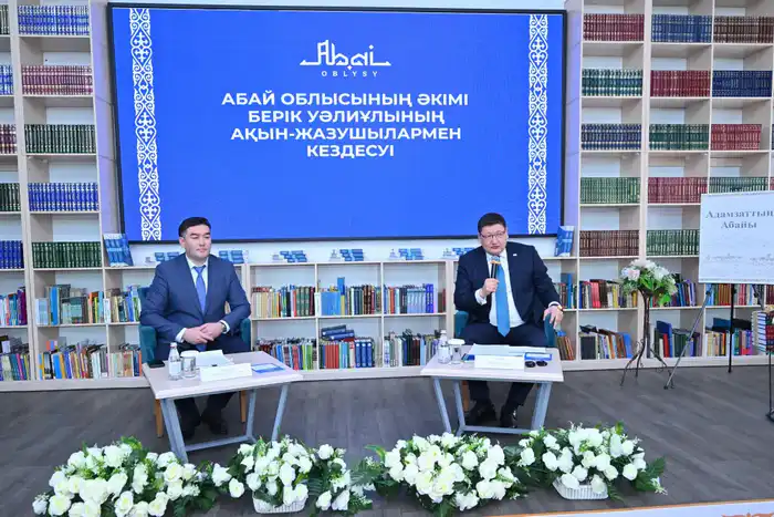Словесные мосты: аким области вдохновляет местных поэтов и писателей на новые свершения Павлодаре