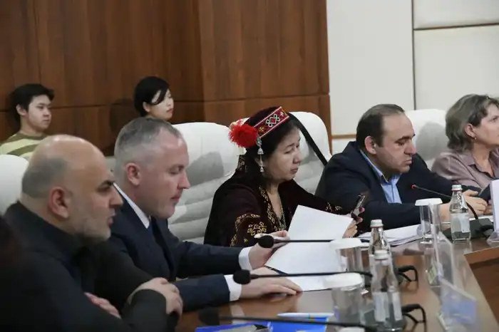 Значение Дня благодарности в укреплении общественного согласия обсудили за круглым столом в Астане (5)
