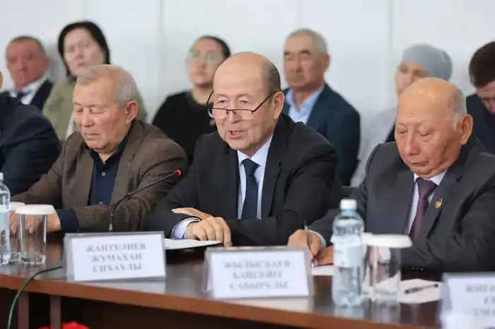 Ербол Карашукеев встретился с представителями творческой интеллигенции Меркенского района (5)