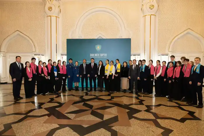 «Закон и порядок»: профилактический спектакль о вреде наркотиков представили столичной молодежи (3)