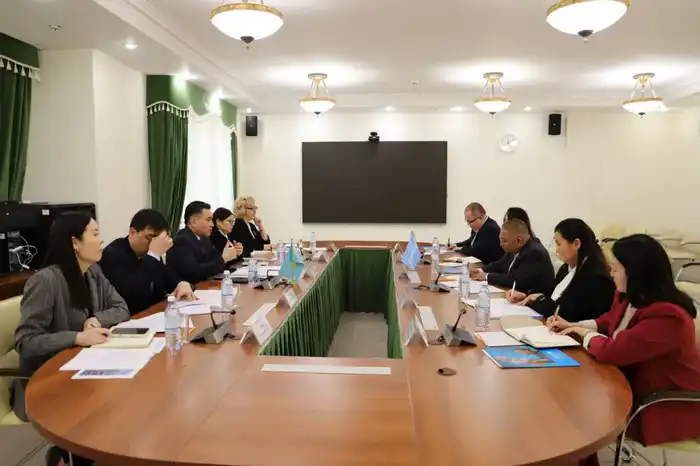 А. Ертаев встретился с представителем ЮНИСЕФ в Казахстане Р.М. Сарваром (6)