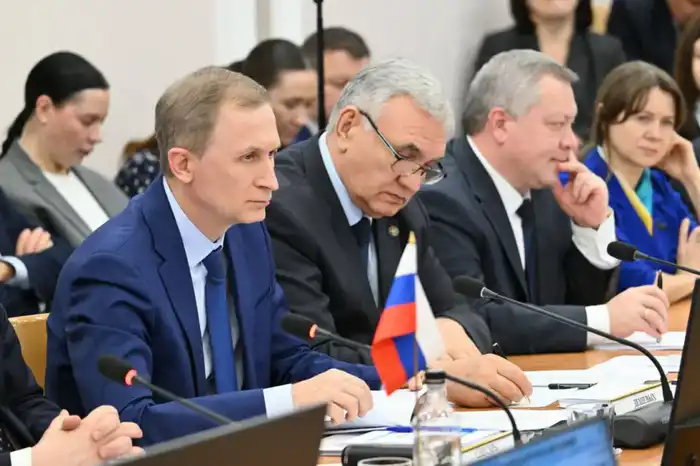 Двустороннее сотрудничество: между ВКО и Алтайским краем подписан протокол договорённостей (2)