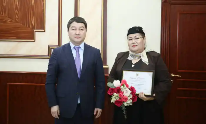 Аким Мангистауской области обсудил конституционные реформы РК с представителями культуры и СМИ (9)