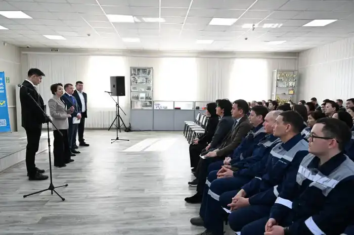 Работники ТЭЦ в Актобе поддержали новую Конституцию (2)