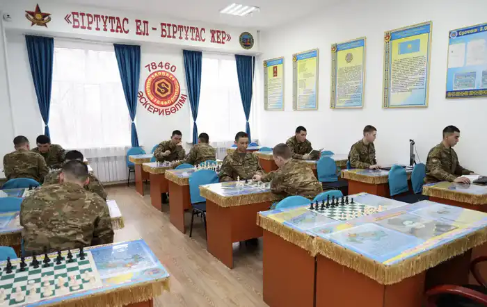 Министр обороны презентовал депутатам Парламента проект Sarbaz+ в Алматы (2)